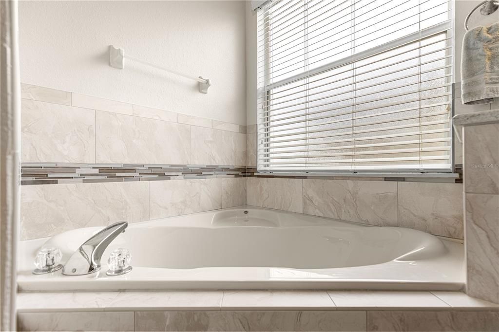 For Sale: $534,900 (3 beds, 3 baths, 2026 Square Feet)