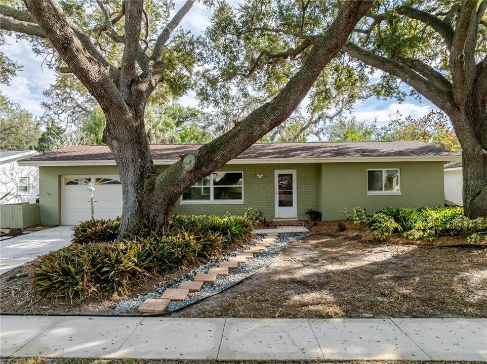 For Sale: $375,000 (2 beds, 2 baths, 1184 Square Feet)