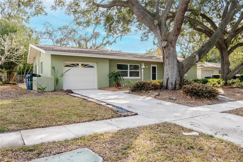 For Sale: $375,000 (2 beds, 2 baths, 1184 Square Feet)