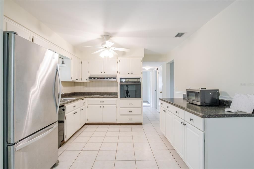 For Sale: $375,000 (2 beds, 2 baths, 1184 Square Feet)