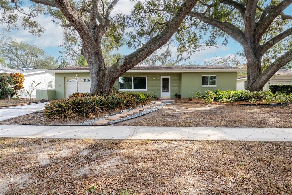 For Sale: $375,000 (2 beds, 2 baths, 1184 Square Feet)