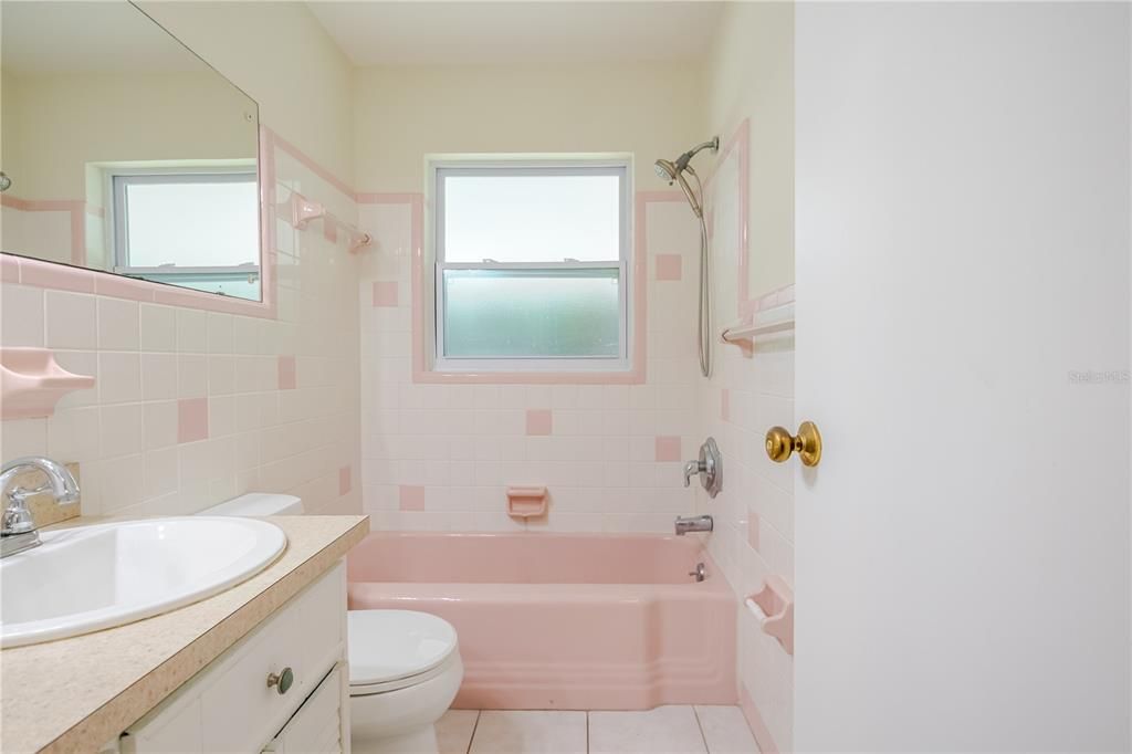 For Sale: $375,000 (2 beds, 2 baths, 1184 Square Feet)