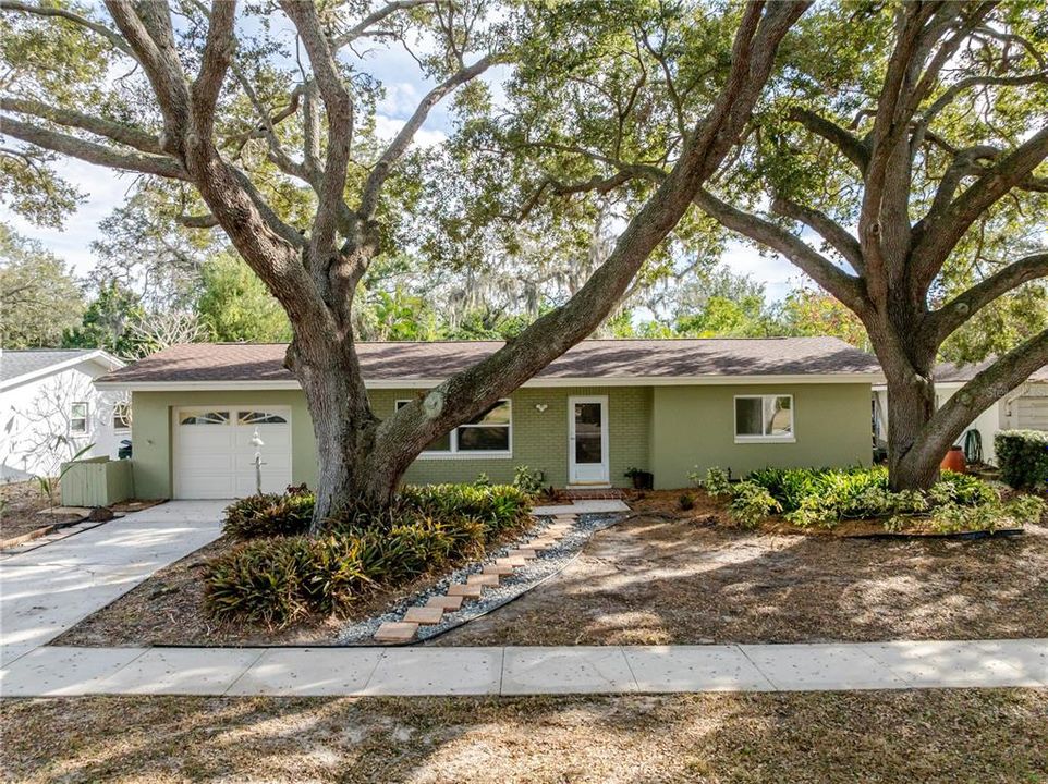 For Sale: $375,000 (2 beds, 2 baths, 1184 Square Feet)