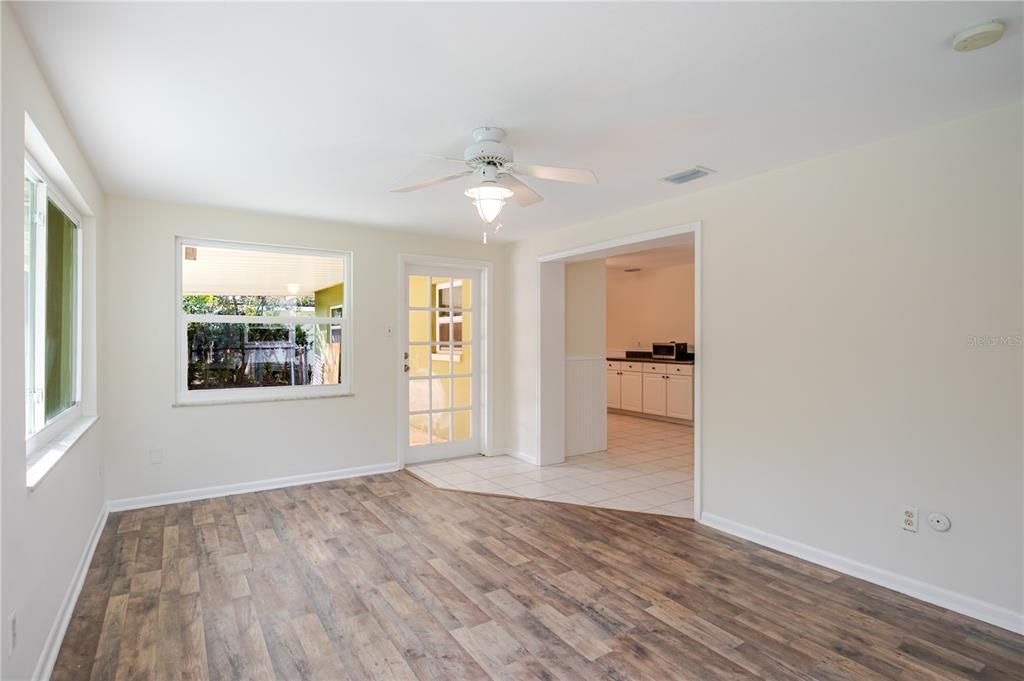 For Sale: $375,000 (2 beds, 2 baths, 1184 Square Feet)