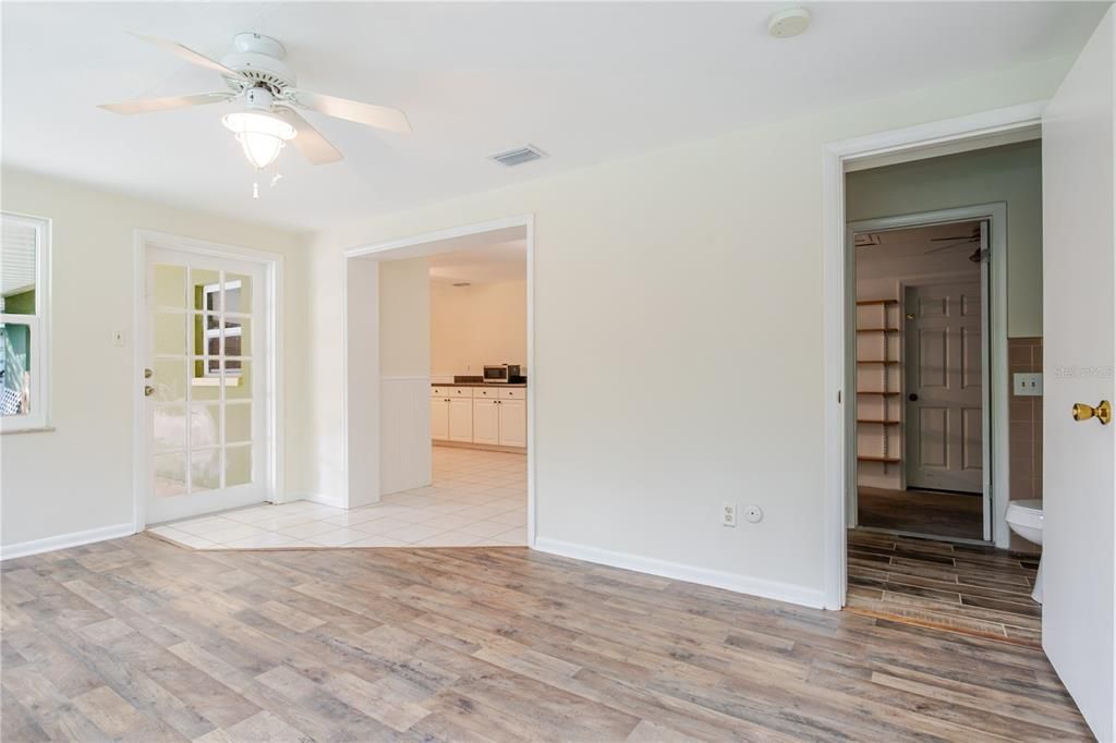 For Sale: $375,000 (2 beds, 2 baths, 1184 Square Feet)