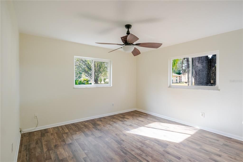 For Sale: $375,000 (2 beds, 2 baths, 1184 Square Feet)