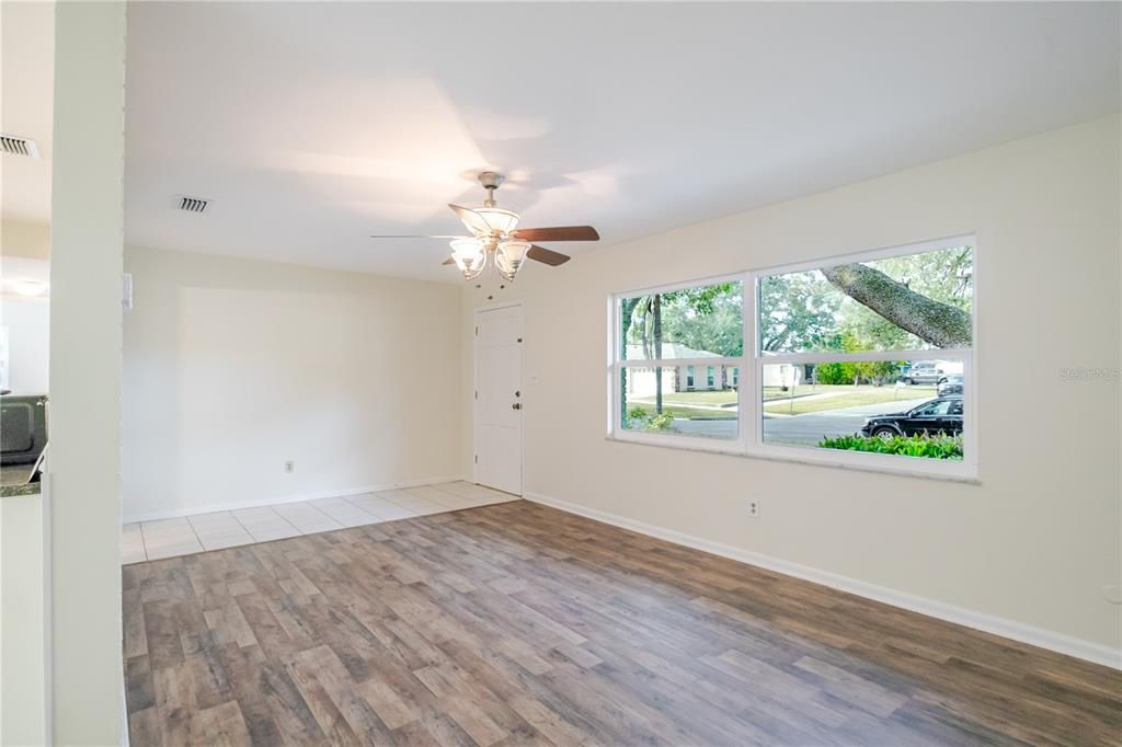 For Sale: $375,000 (2 beds, 2 baths, 1184 Square Feet)