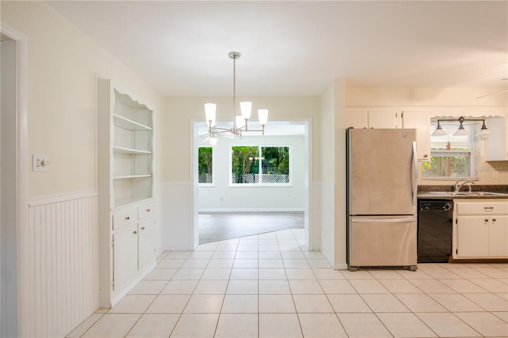 For Sale: $375,000 (2 beds, 2 baths, 1184 Square Feet)