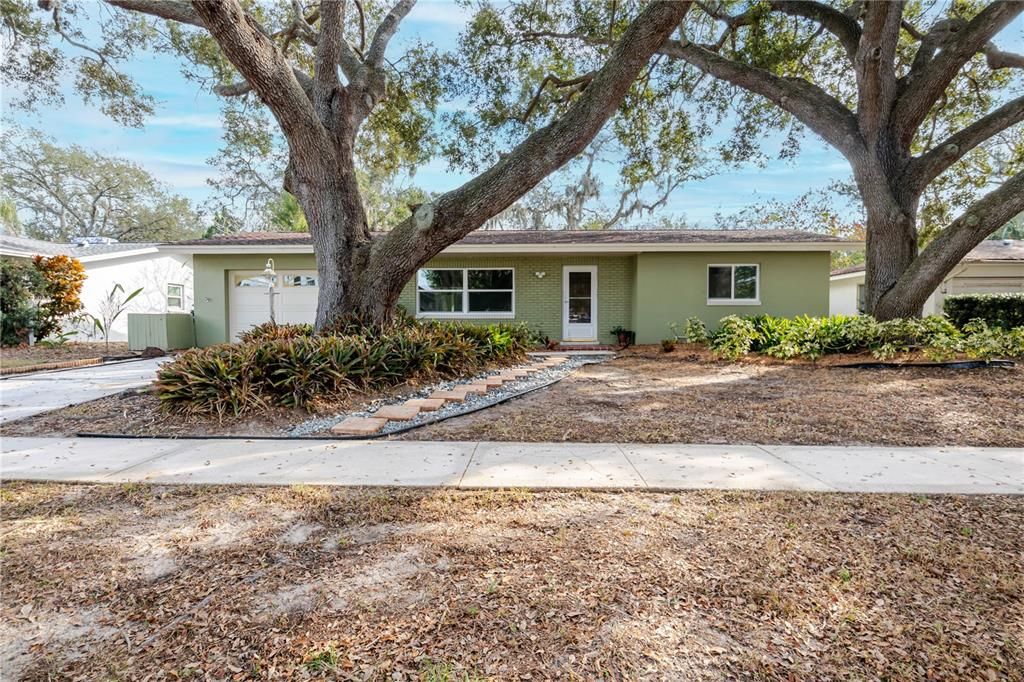 For Sale: $375,000 (2 beds, 2 baths, 1184 Square Feet)