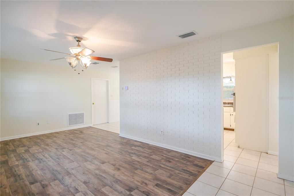 For Sale: $375,000 (2 beds, 2 baths, 1184 Square Feet)