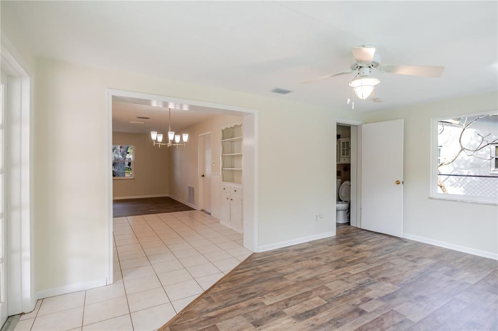 For Sale: $375,000 (2 beds, 2 baths, 1184 Square Feet)