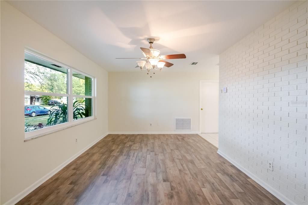 For Sale: $375,000 (2 beds, 2 baths, 1184 Square Feet)