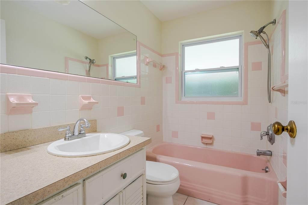 For Sale: $375,000 (2 beds, 2 baths, 1184 Square Feet)