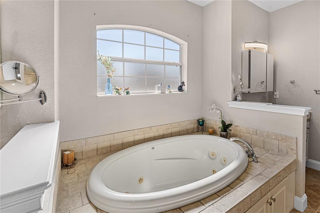 For Sale: $1,200,000 (3 beds, 3 baths, 2513 Square Feet)