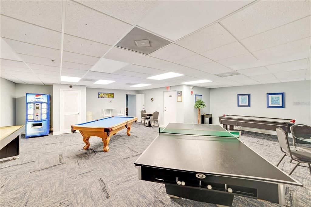 For Sale: $225,000 (1 beds, 1 baths, 733 Square Feet)