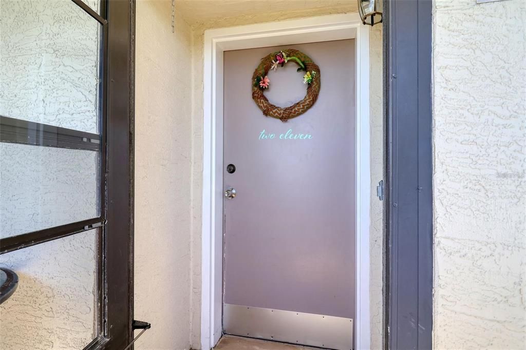 For Sale: $225,000 (1 beds, 1 baths, 733 Square Feet)