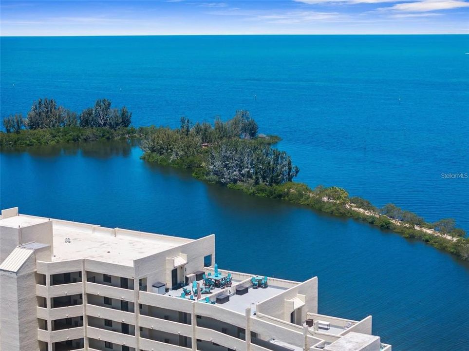 For Sale: $225,000 (1 beds, 1 baths, 733 Square Feet)