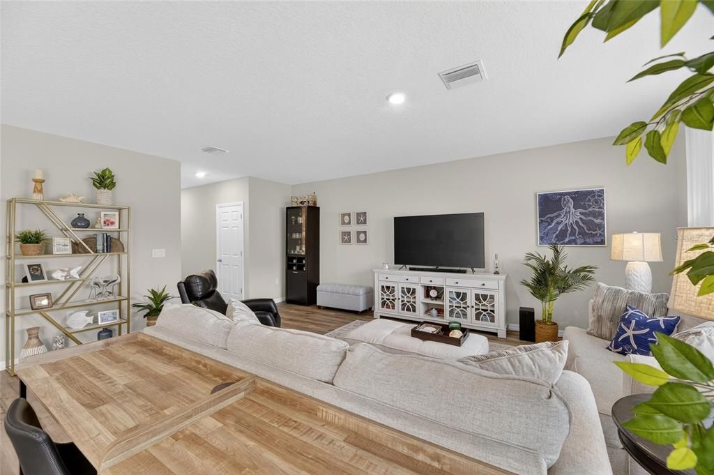 For Sale: $415,000 (4 beds, 2 baths, 2299 Square Feet)