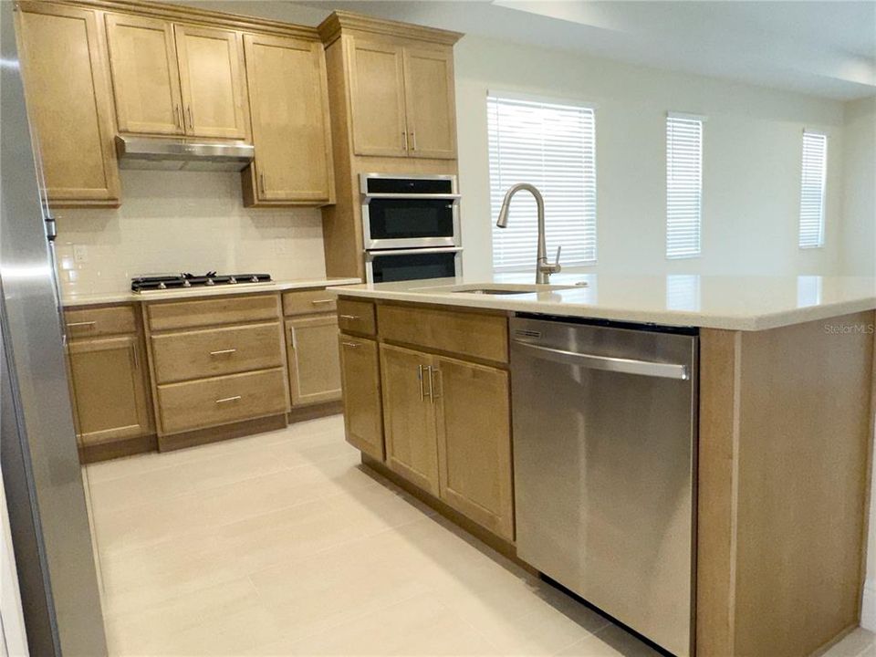 出租: $2,800 (2 贝兹, 2 浴室, 1625 平方英尺)