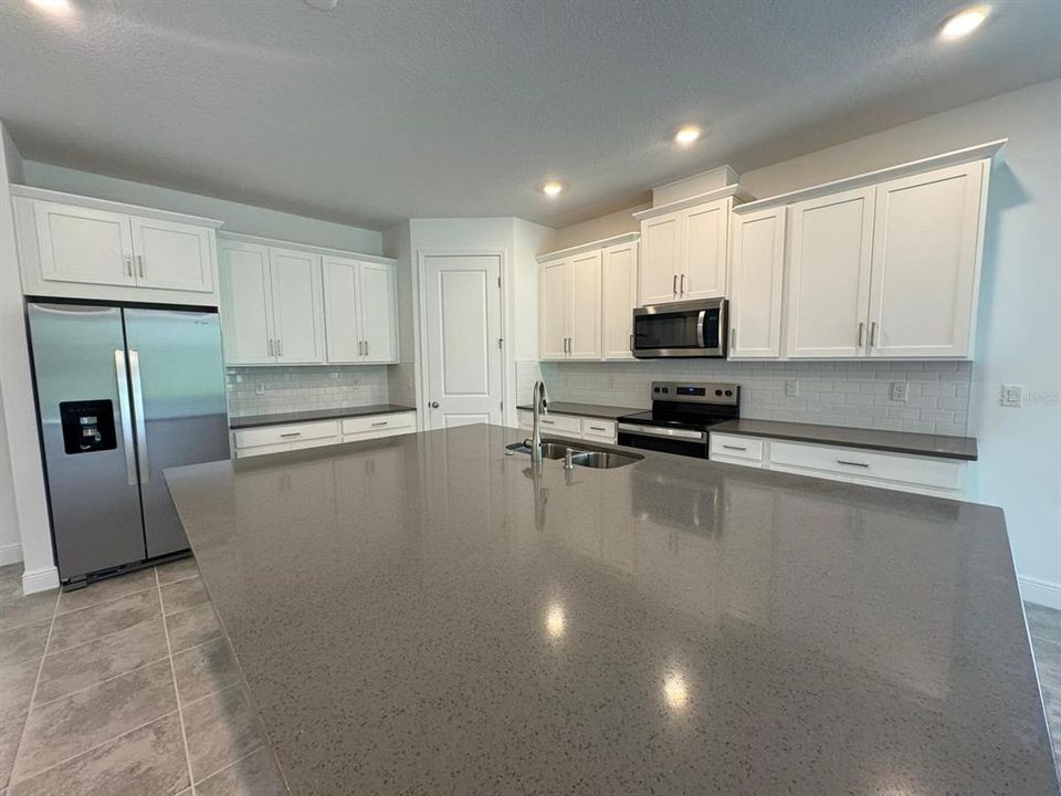 В аренду: $2,850 (4 спален, 2 ванн, 2240 Квадратных фут)