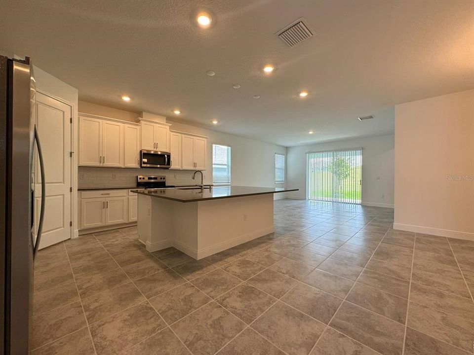 В аренду: $2,850 (4 спален, 2 ванн, 2240 Квадратных фут)