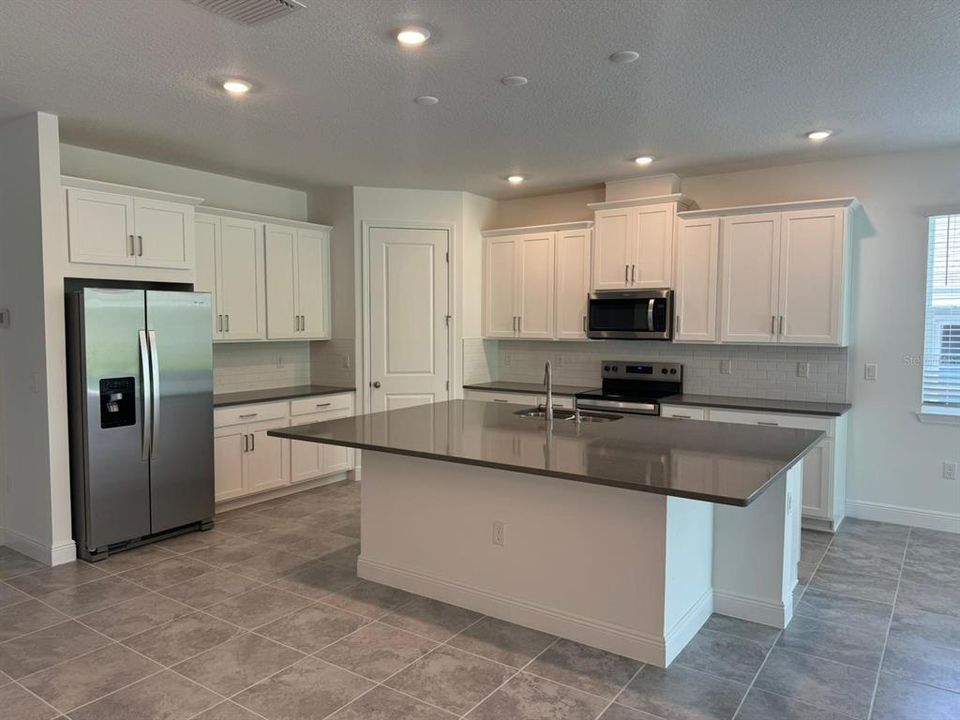 В аренду: $2,850 (4 спален, 2 ванн, 2240 Квадратных фут)