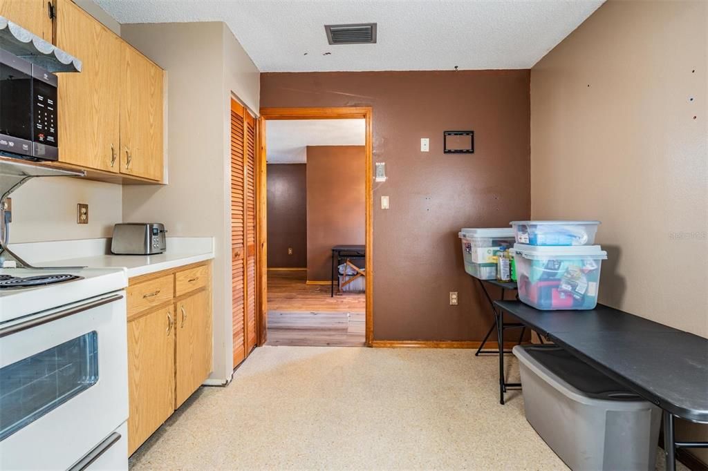 For Sale: $239,000 (2 beds, 2 baths, 1392 Square Feet)