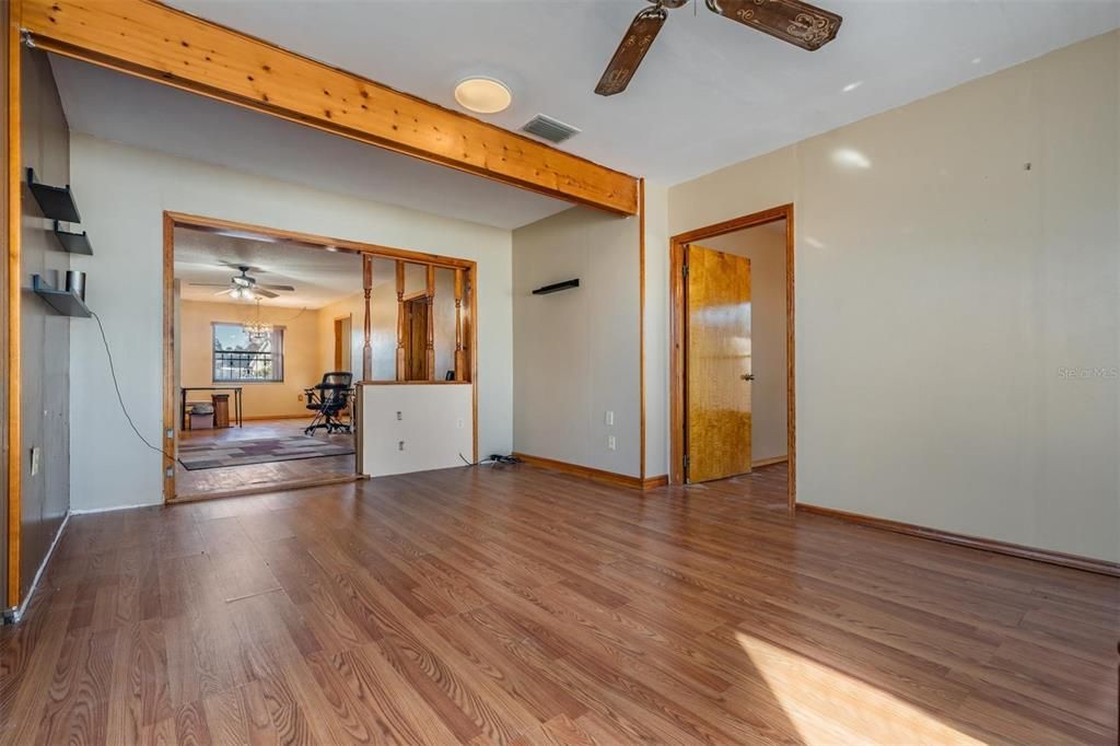 For Sale: $239,000 (2 beds, 2 baths, 1392 Square Feet)