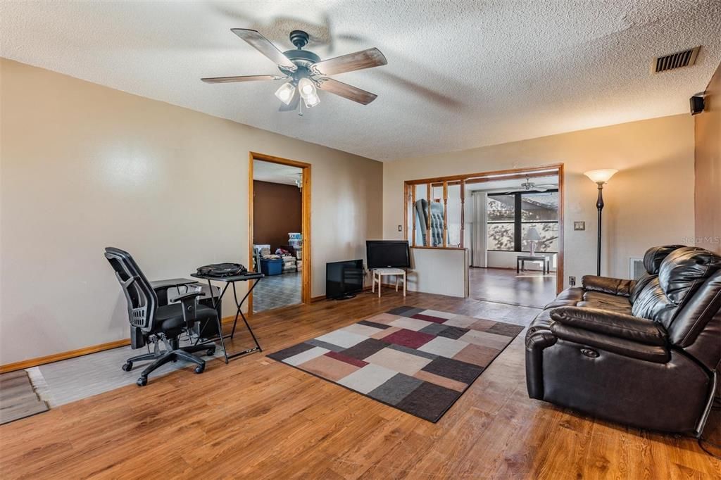 For Sale: $239,000 (2 beds, 2 baths, 1392 Square Feet)