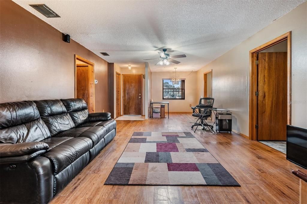 For Sale: $239,000 (2 beds, 2 baths, 1392 Square Feet)