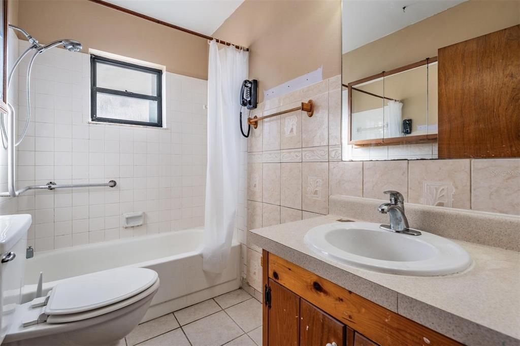 For Sale: $239,000 (2 beds, 2 baths, 1392 Square Feet)