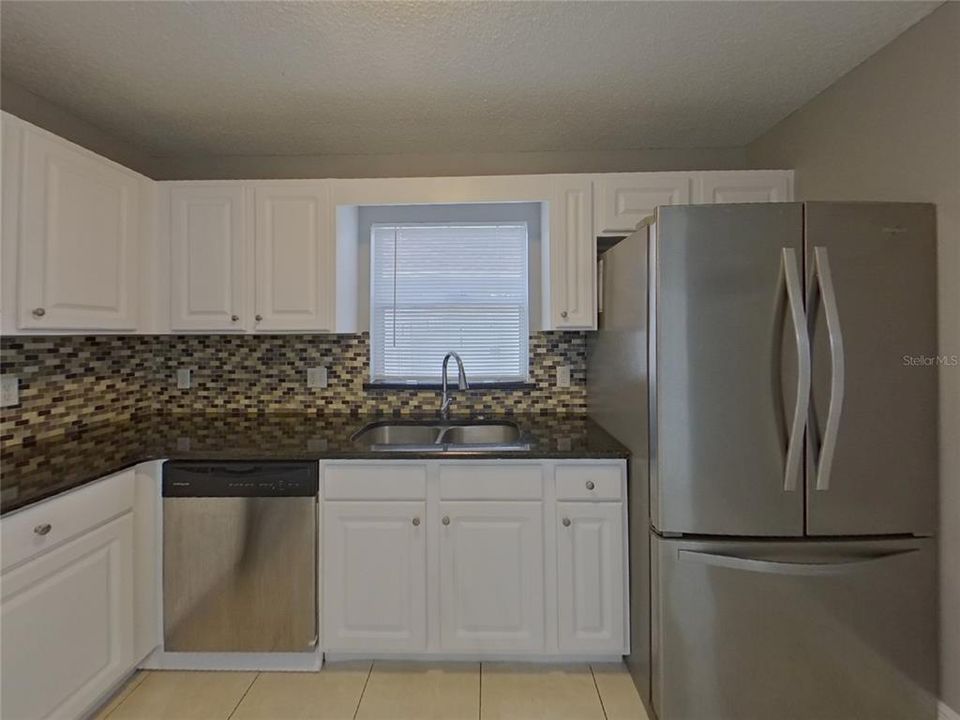 For Rent: $2,329 (4 beds, 2 baths, 1577 Square Feet)