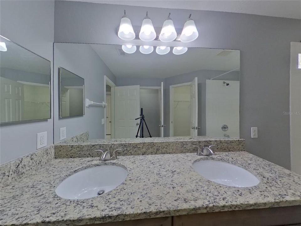 For Rent: $2,329 (4 beds, 2 baths, 1577 Square Feet)