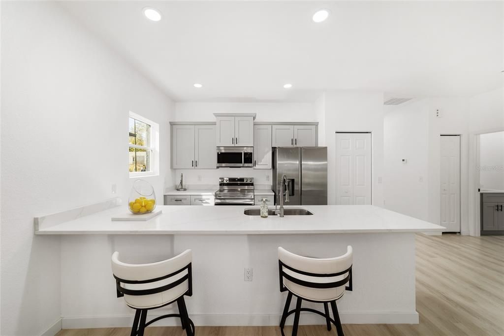 На продажу: $235,000 (2 спален, 2 ванн, 1226 Квадратных фут)