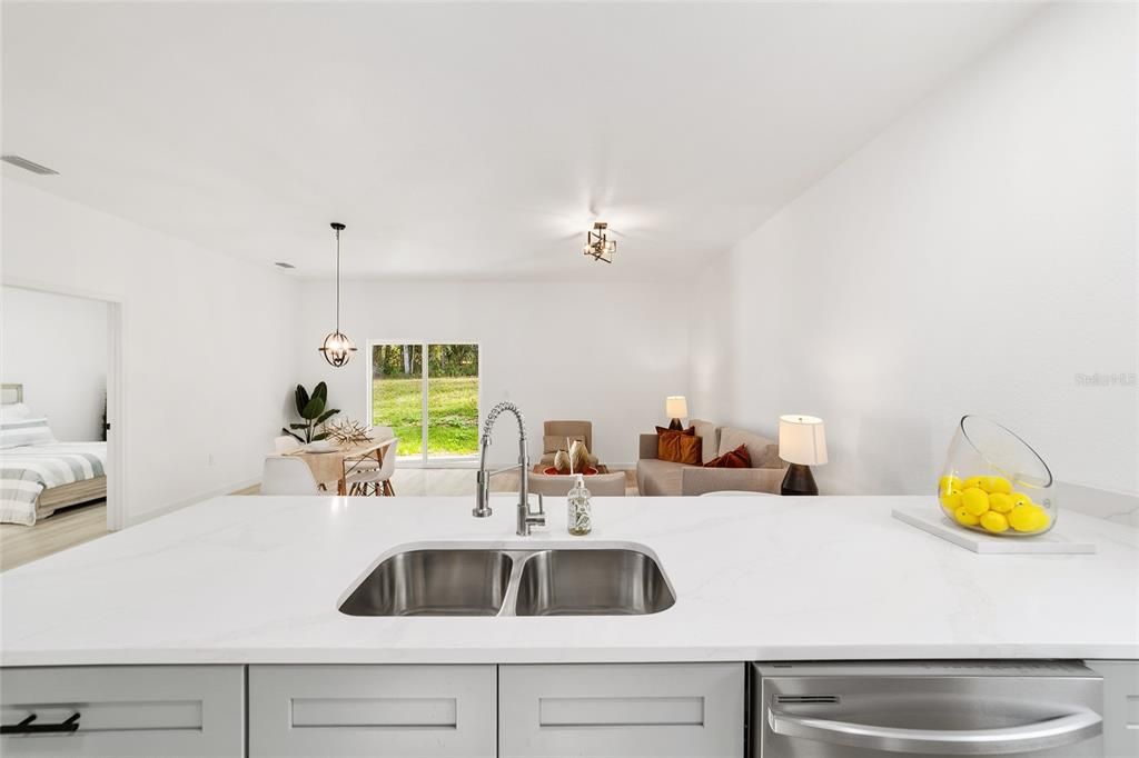 На продажу: $235,000 (2 спален, 2 ванн, 1226 Квадратных фут)