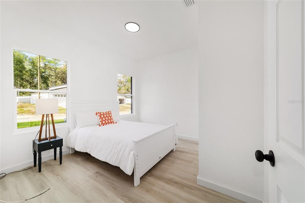 На продажу: $235,000 (2 спален, 2 ванн, 1226 Квадратных фут)