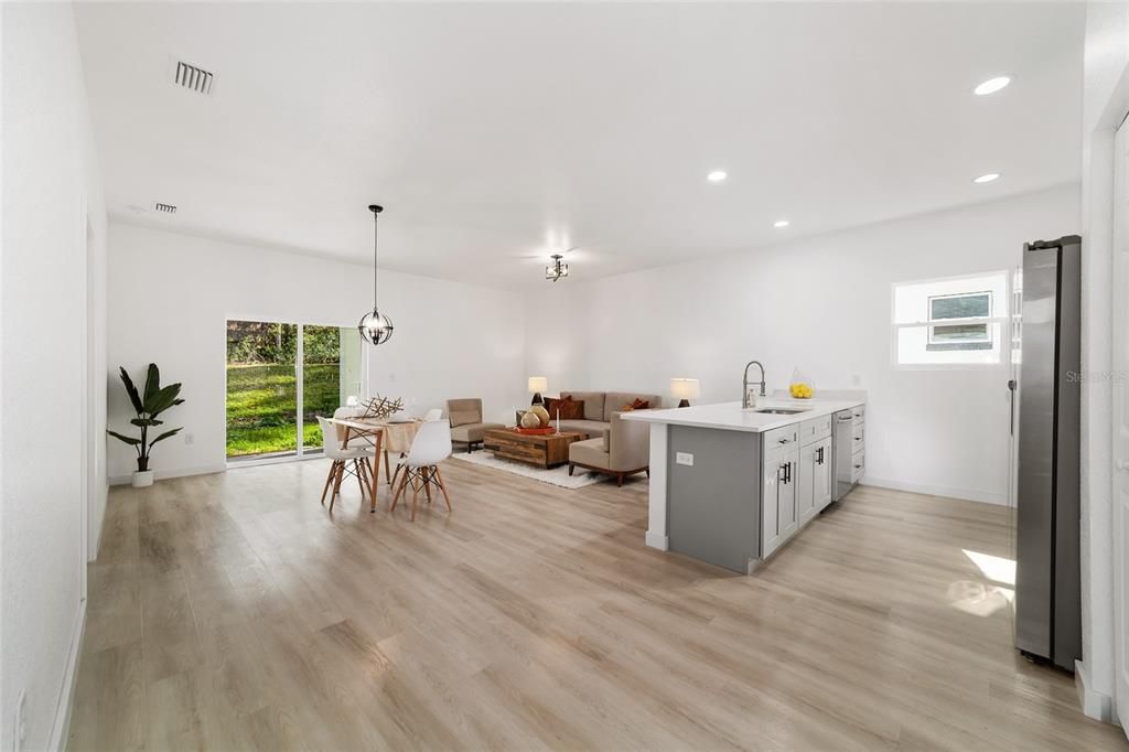 На продажу: $235,000 (2 спален, 2 ванн, 1226 Квадратных фут)