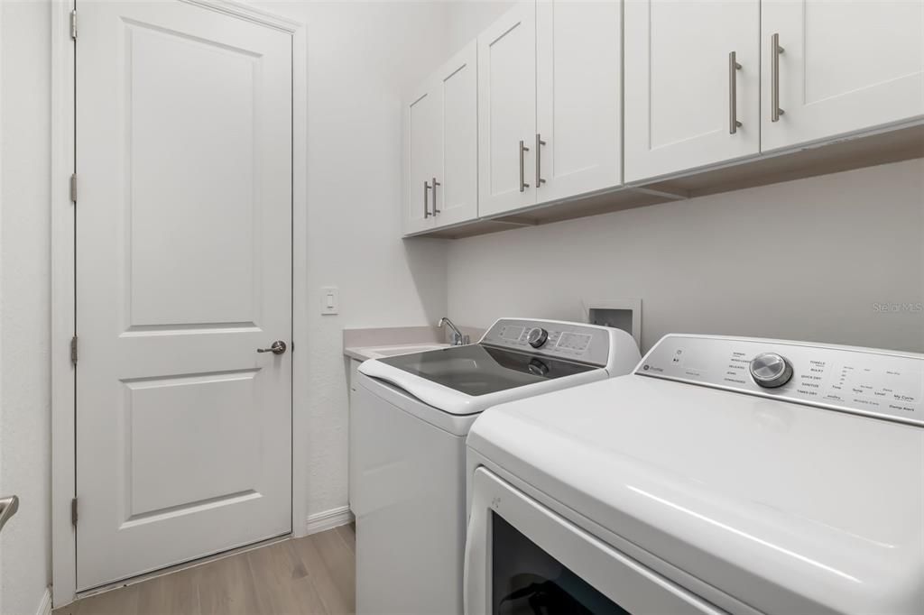 En Venta: $970,000 (3 camas, 3 baños, 2445 Pies cuadrados)