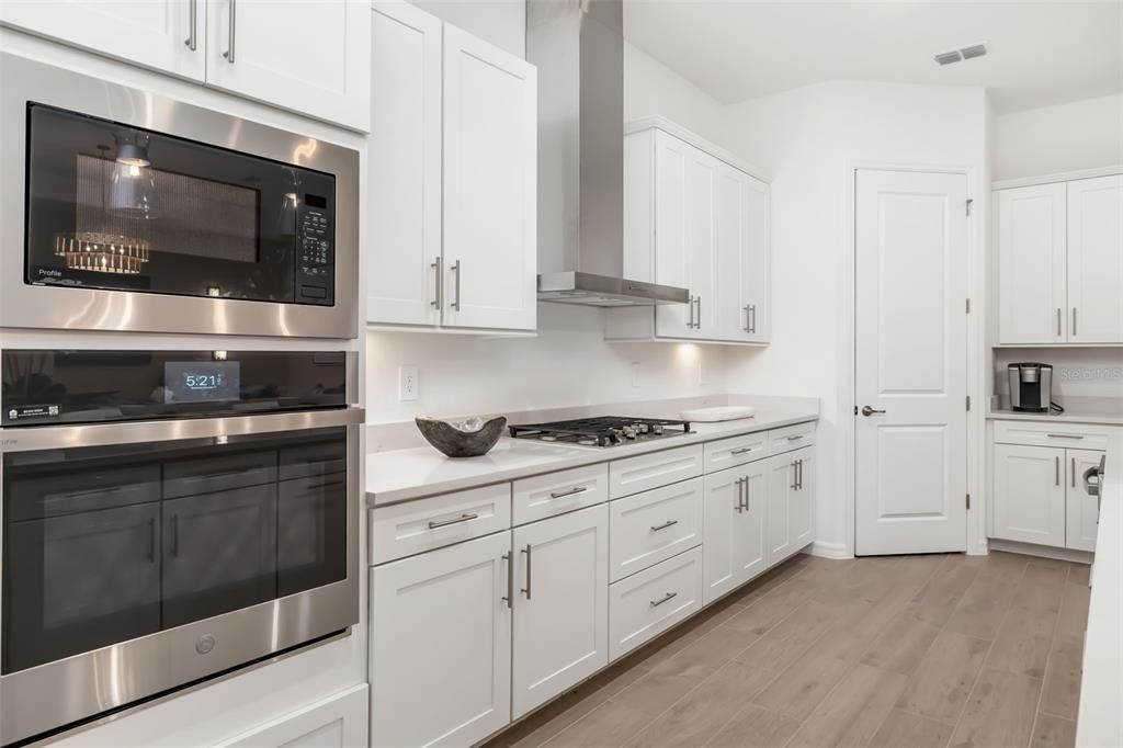 En Venta: $970,000 (3 camas, 3 baños, 2445 Pies cuadrados)