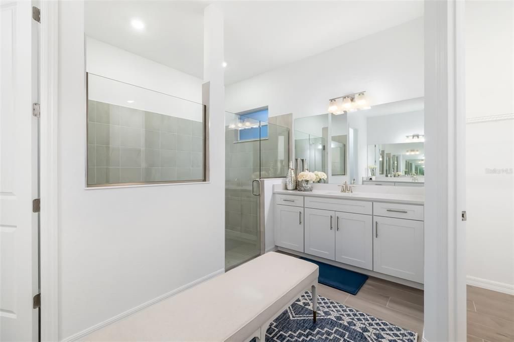 En Venta: $970,000 (3 camas, 3 baños, 2445 Pies cuadrados)