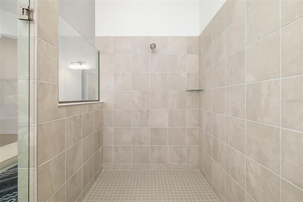 En Venta: $970,000 (3 camas, 3 baños, 2445 Pies cuadrados)