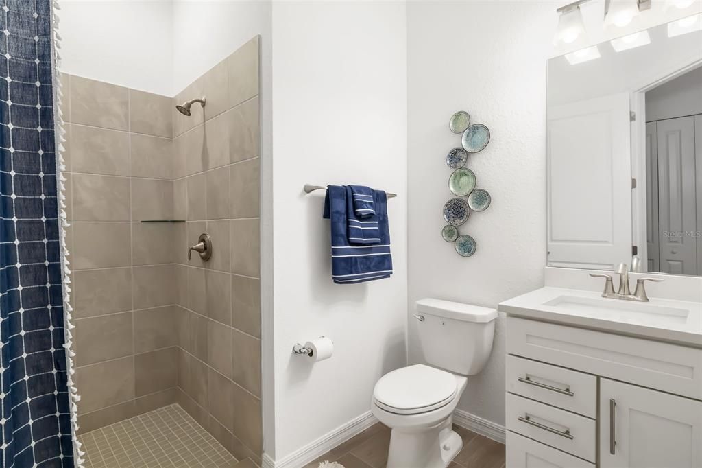 En Venta: $970,000 (3 camas, 3 baños, 2445 Pies cuadrados)