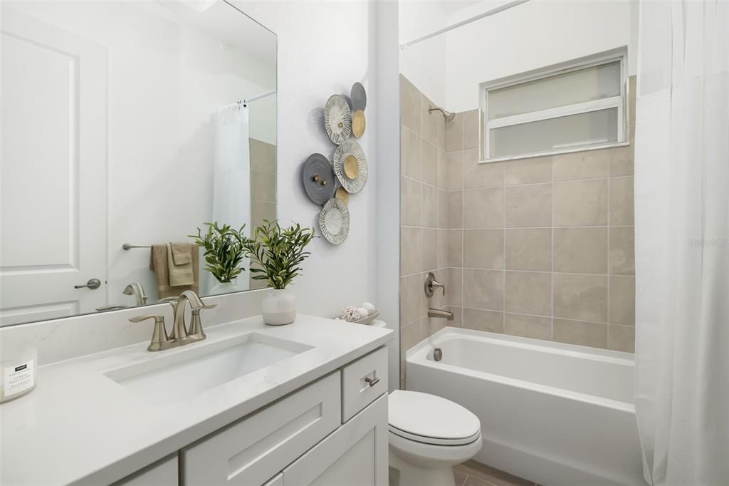 En Venta: $970,000 (3 camas, 3 baños, 2445 Pies cuadrados)