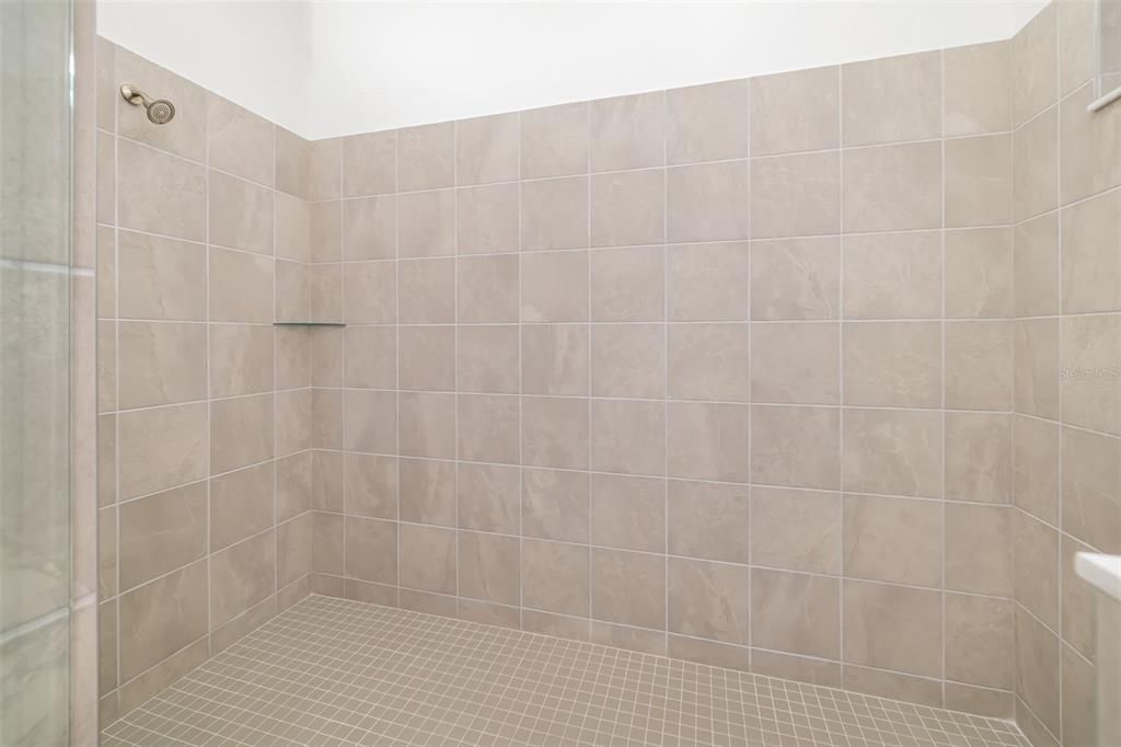 En Venta: $970,000 (3 camas, 3 baños, 2445 Pies cuadrados)