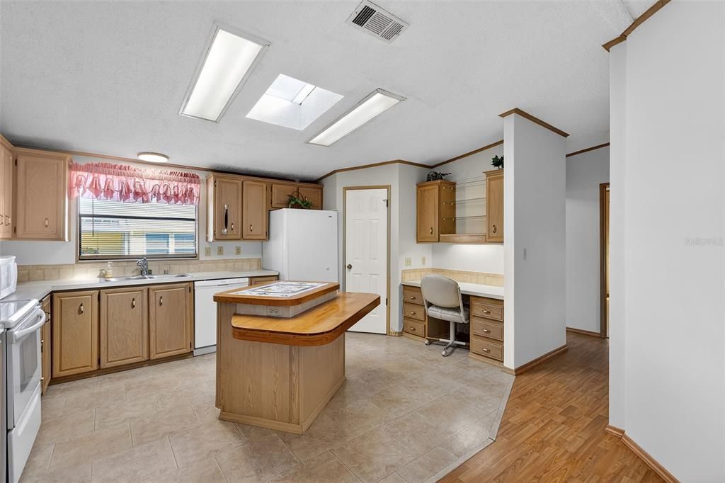 For Sale: $119,000 (2 beds, 2 baths, 1292 Square Feet)