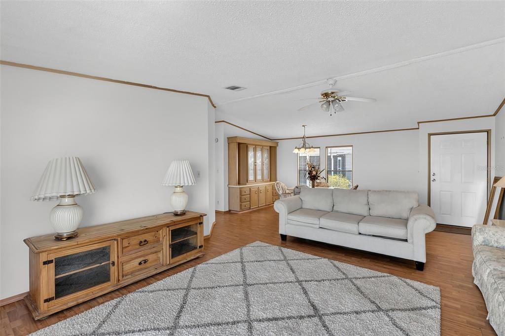 For Sale: $119,000 (2 beds, 2 baths, 1292 Square Feet)