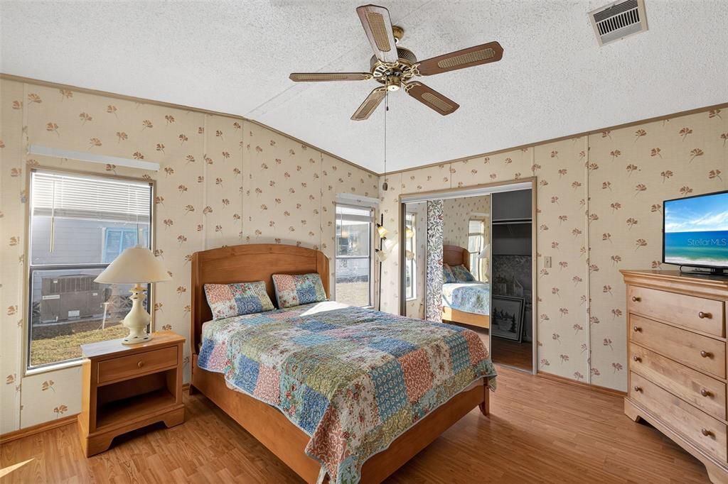 For Sale: $119,000 (2 beds, 2 baths, 1292 Square Feet)