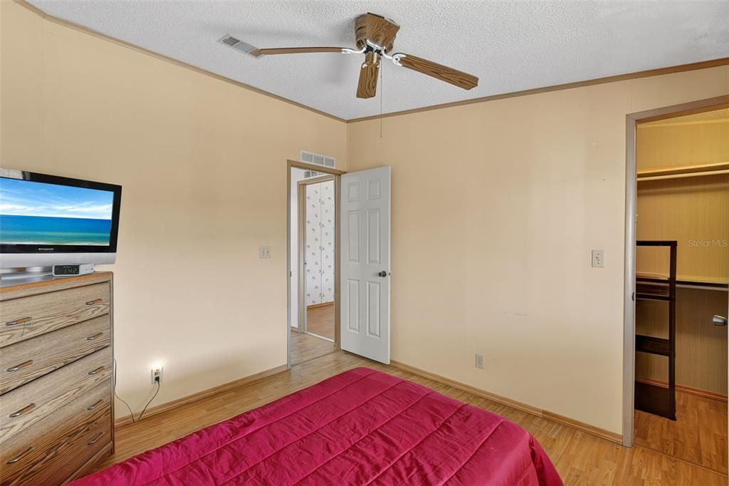 For Sale: $119,000 (2 beds, 2 baths, 1292 Square Feet)