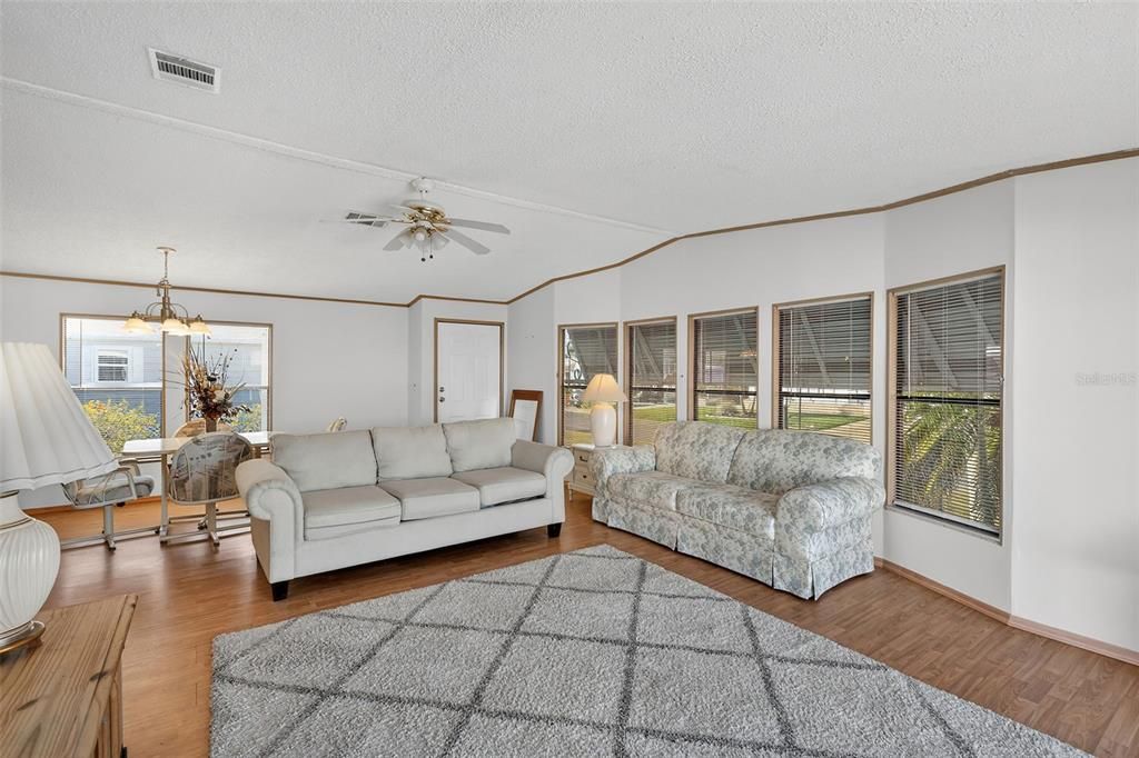 For Sale: $119,000 (2 beds, 2 baths, 1292 Square Feet)