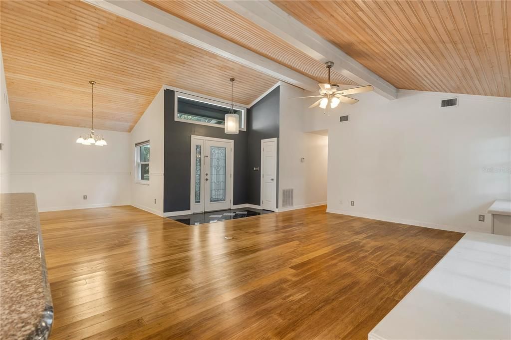 En Renta: $2,500 (3 camas, 2 baños, 1851 Pies cuadrados)